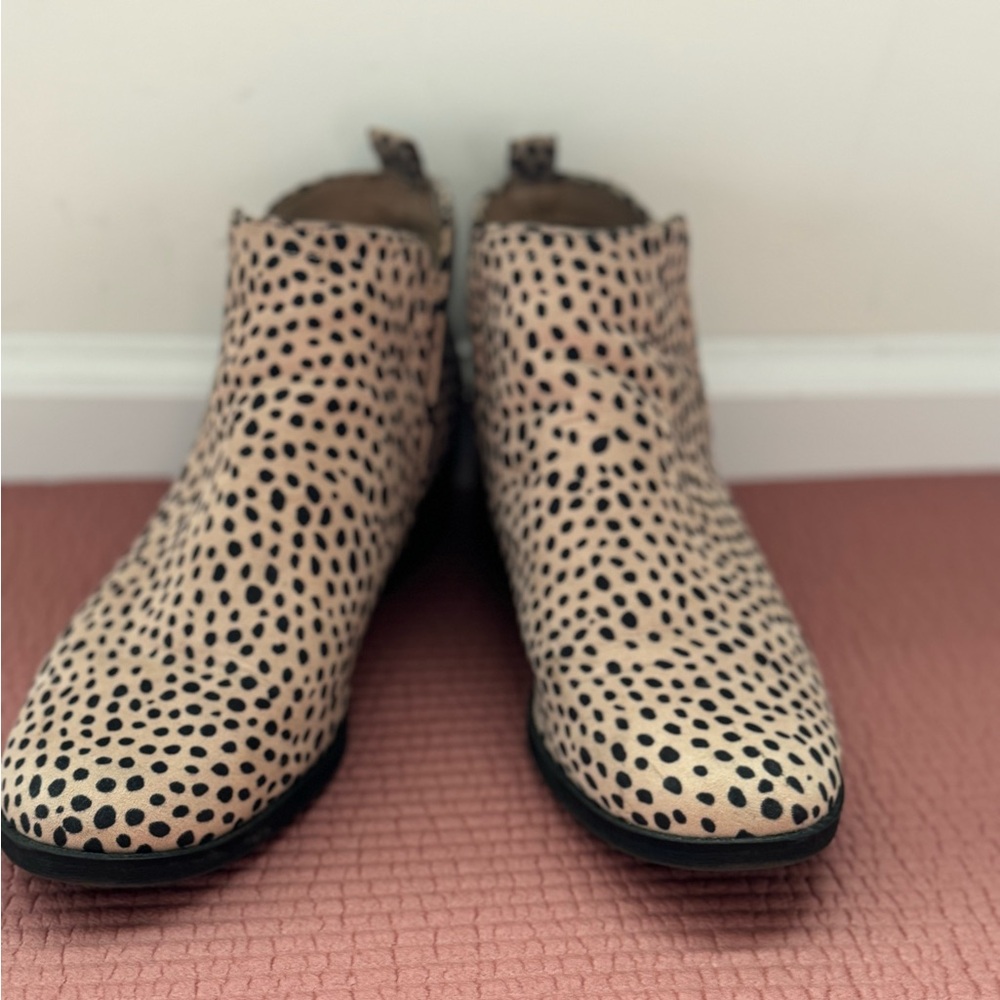 Universal Thread Cheetah Booties
